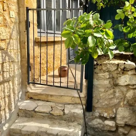 Nyaraló Esparoutis *