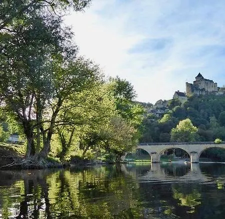 Esparoutis Nyaraló *