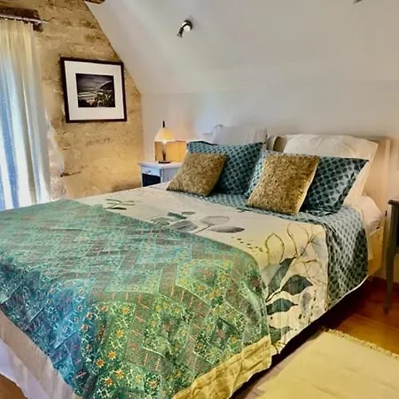 Esparoutis Nyaraló *