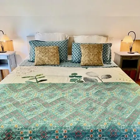 Nyaraló Esparoutis *