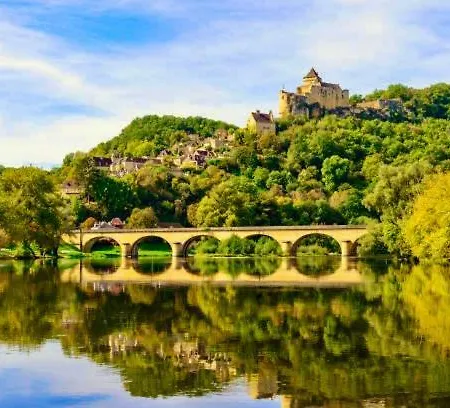 Nyaraló Esparoutis *