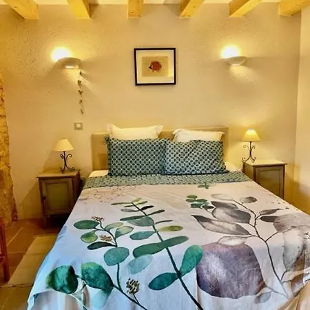 Esparoutis Nyaraló *